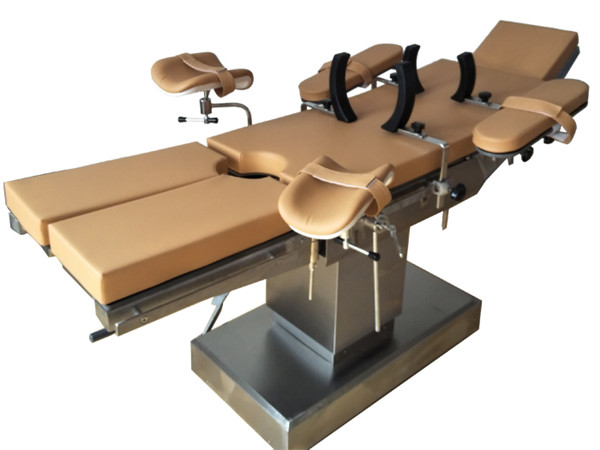  產品名稱：四電動綜合手術臺 （